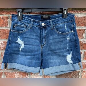 Judy Blue Distressed Cuffed Hem Shorts Size Large- medium wash